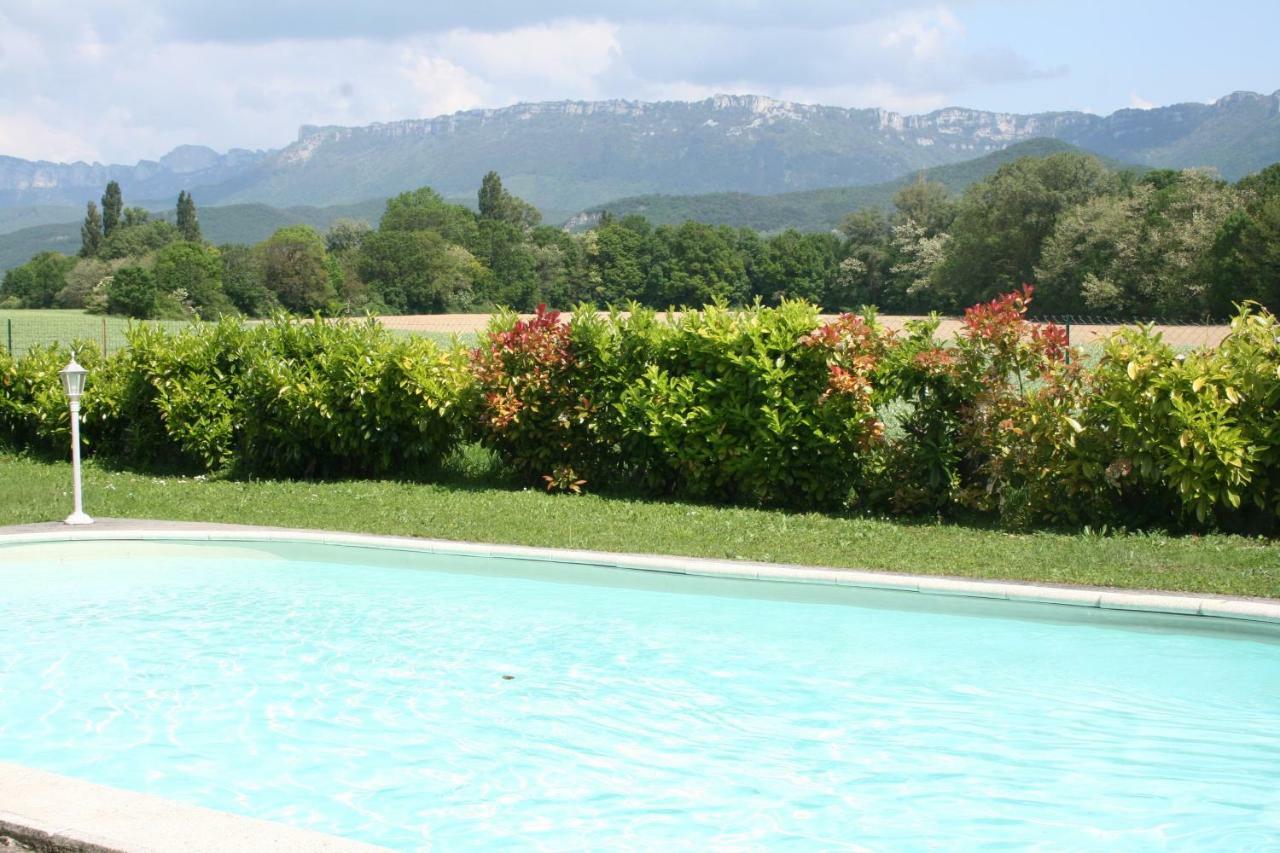 Le Domaine Des Rouges Queues Hotel Chateaudouble  Buitenkant foto